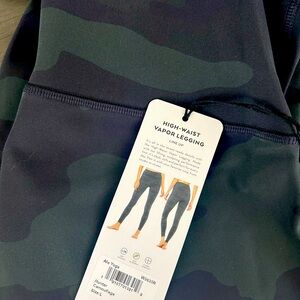 Alo camo vapor legging. Brand new. Never worn size Large